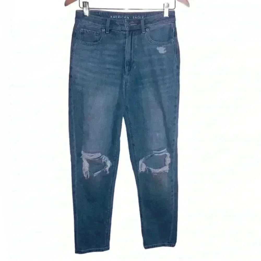 American Eagle Mom Jeans distressed Size 2
